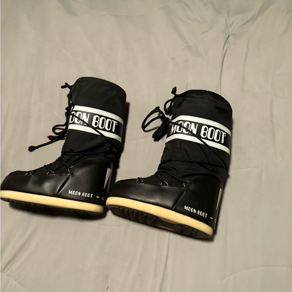 Moon Boots size 5/6